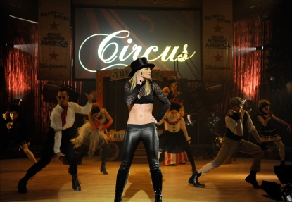 80142_britney-spears-performs-on-abcs-good-morning-america-at-the-big-apple-circus-tent-at-lincoln-center